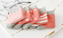 Load image into Gallery viewer, Warm and comfortable striped socks
