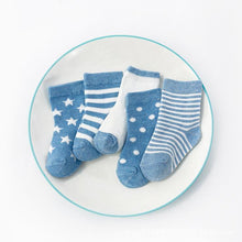 Load image into Gallery viewer, Warm and comfortable striped socks
