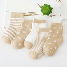 Load image into Gallery viewer, Warm and comfortable striped socks
